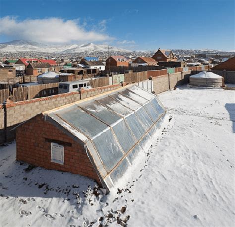 Underground Greenhouse Uses And Benefits Insteading