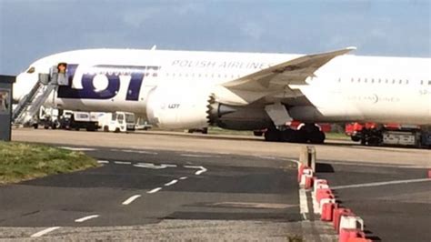 Dreamliner Makes Emergency Landing At Glasgow Airport Bbc News