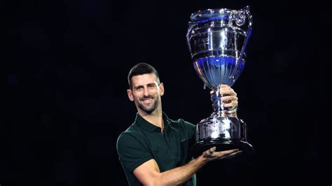 Do Novak Djokovic Recibe El Trofeo Que Lo Acredita Como El Número Uno Del Año En