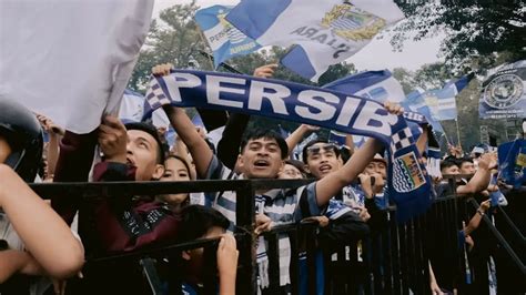 Satu Pelajar Tewas Terjatuh Saat Pawai Kemenangan Persib Di Bandung