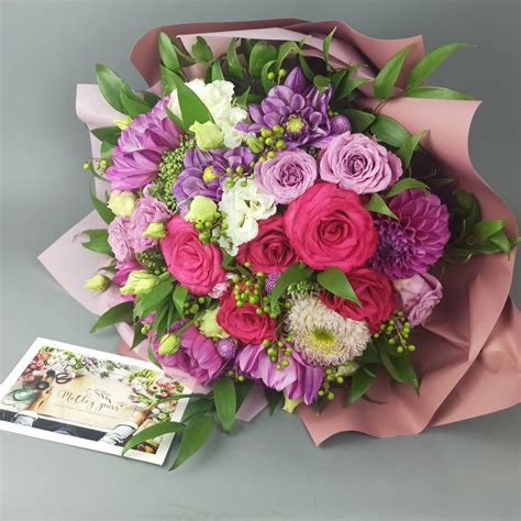 Купить букет георгин с доставкой по Москве | Centre-Flower