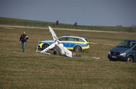 Flugzeugunglück bei Kirchheim Teck Segelflieger stürzt ab Pilot stirbt