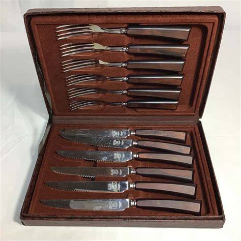 Vintage Glo Hill Of Canada S Steak Knoves And Forks With Bakelite