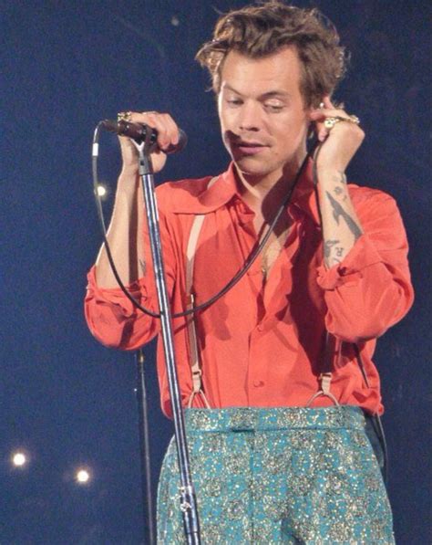 Harry Styles Photos Harry Styles Love On Tour Treat People With Kindness Prince Harry Red