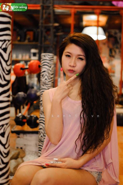 Ch M Nh Hot Girl H N I Pose Nh Xinh Lung Linh