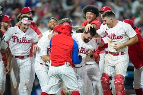 Dodgers lose on walk-off home run by Phillies’ Kyle Schwarber | Flipboard