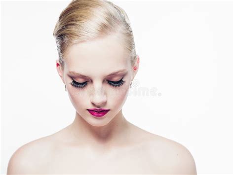 Beautiful Blonde Woman With Red Lipstick And Classic Fashion Sty Stock