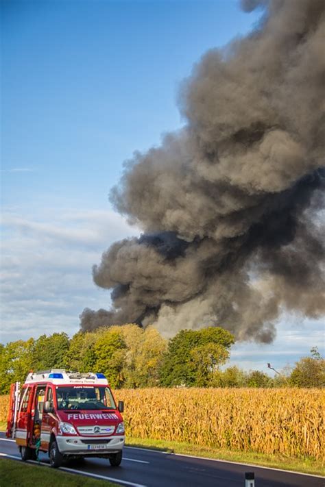 Gro Brand Im Gewerbegebiet Br Ck Linthe Massive Rauchentwicklung