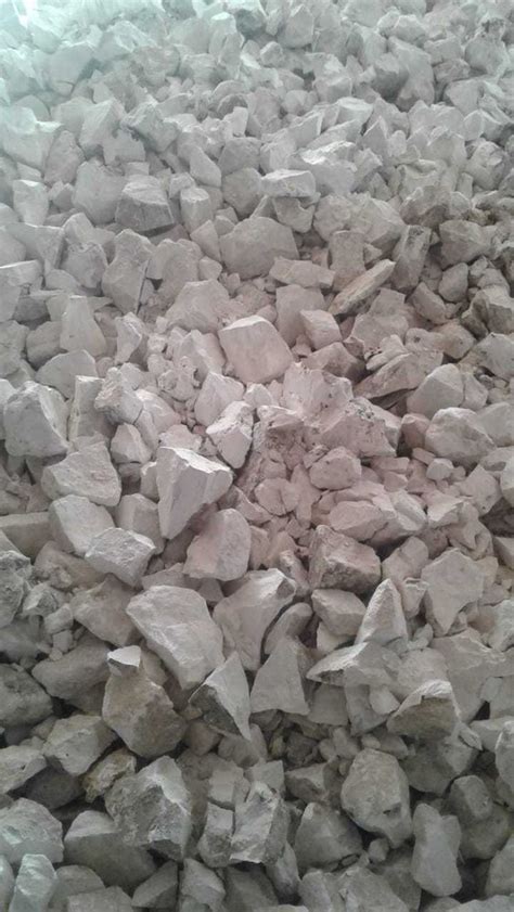 Limestone Lumps CaCO3 CAS No 471 34 1 Packaging Size 40 Kg