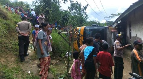 Tak Kuat Nanjak Bus Rombongan Mahasiswa Untirta Terguling Di Lewidamar