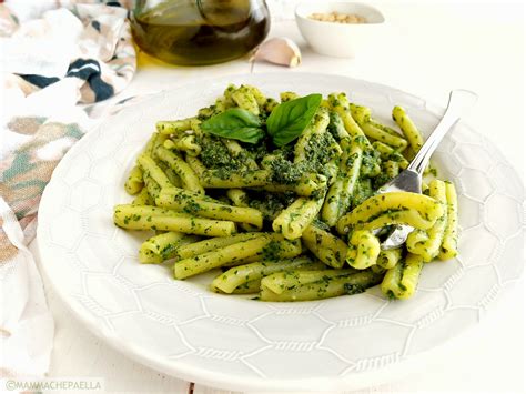 Pasta Al Pesto Di Basilico Fatto Con Il Frullatore Verde E Cremoso