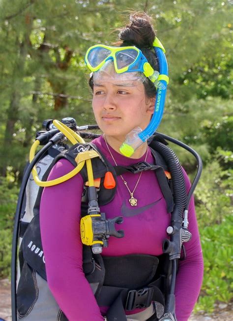pin de   en scuba diving women  en  buzo actrices