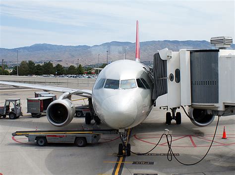 Boise Airport keeps TRACON radar control tower