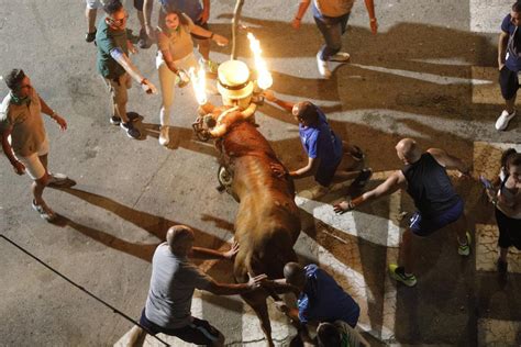 Valencia toros Las peñas reclaman que À Punt retransmita bous al carrer