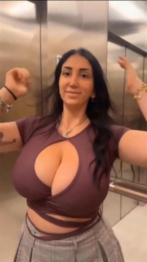 What S The Name Of This Brunette With Large Tits Andreea Irimescu