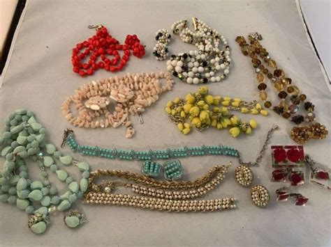 Vintage jewelry sets - Legacy Auction Company