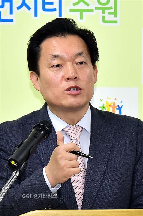 수원시 이재준 제2부시장제2의 길 선택명예로운 퇴임 헌신적인 공직자들과 함께 해 영광 강조 경기타임스 E