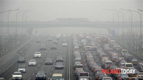 Blocco traffico a Milano lunedì e mercoledì Chi può circolare Le