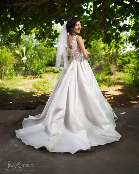 10 Fabulous Christian Dress Ideas For The Beautiful Bride