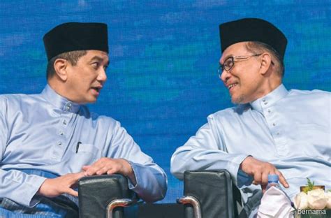 Azmin Ali Ungrateful Anwar Is Now Biting The Hands That Once Fed Him