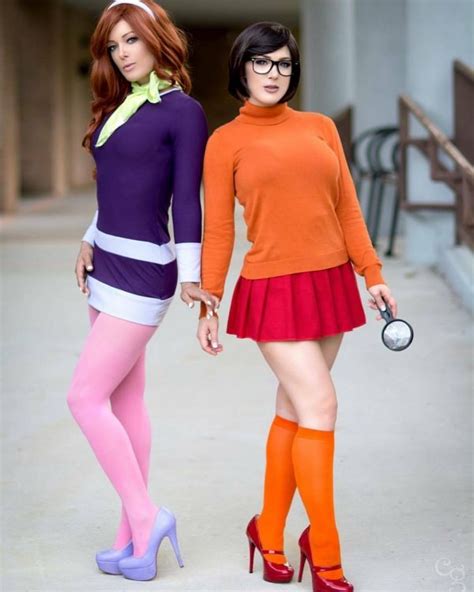 Daphne Blake And Velma Dinkley Cosplay By Karen Kap And Kristen Hughey Cosplay Outfits Cosplay