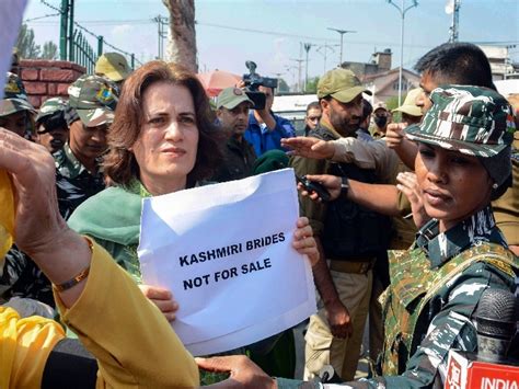 Article 370 Farooq Abdullahs Sister And Daughter Detained During A Protest In Srinagar फारूक