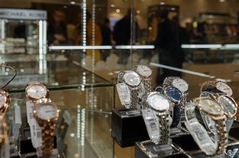 Pourquoi Les Montres De Luxe Sont Elles Si Ch Res Off