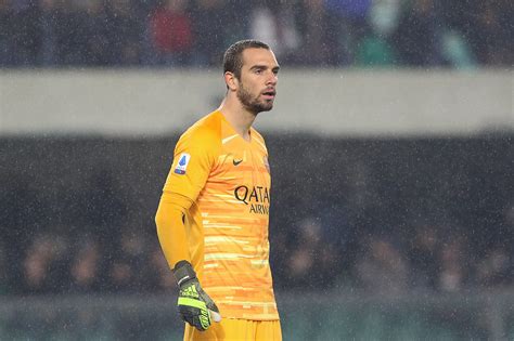 Roma Infortunio Per Pau Lopez Il Portiere Salta L Anticipo Con L