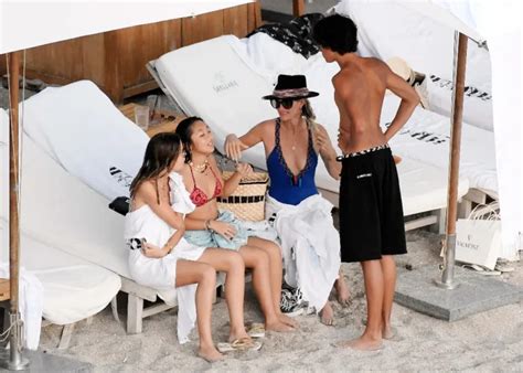 Jade Hallyday ces photos HOT postées sur Instagram qui la fascinent Public