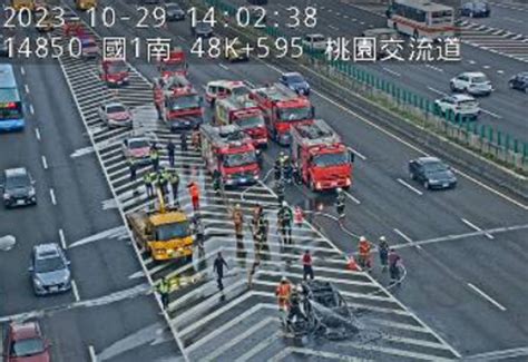 國1南下桃園路段「紅斑馬」火燒車！火勢猛烈車全毀幸無傷亡 趣聞網搜 發燒車訊