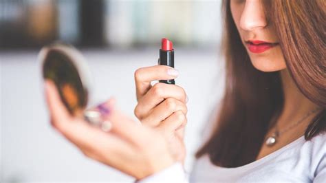 Beauté ces 5 tendances maquillage que lon verra partout en 2023 CNEWS