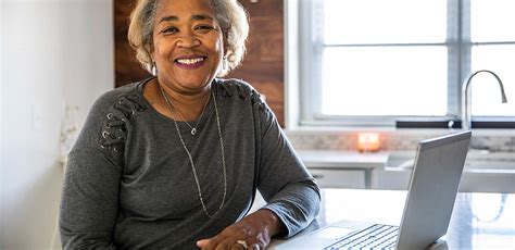 Free Online College Courses for Senior Citizens: 10 Classes to Try 