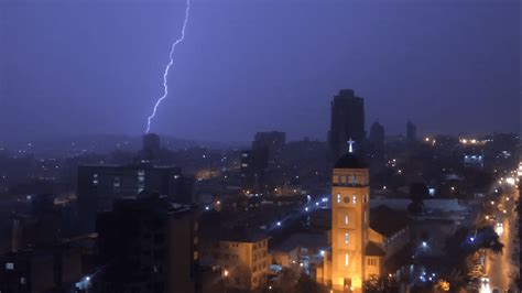 Noite Da Chuva Temporal Em Divin Polis Queda De Raios E