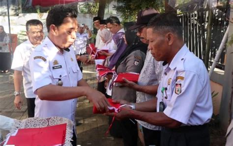 Kecamatan Mariso Sukseskan Pencanangan Gerakan Pembagian Bendera Merah