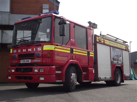 Derbyshire Fire And Rescue Dfrs Dennis Sabre P Mwe Seen Flickr