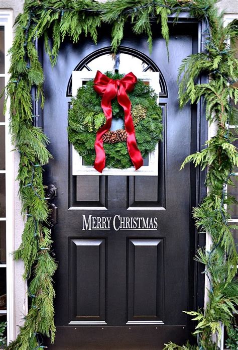 22 Christmas Wreath Ideas For Your Front Door