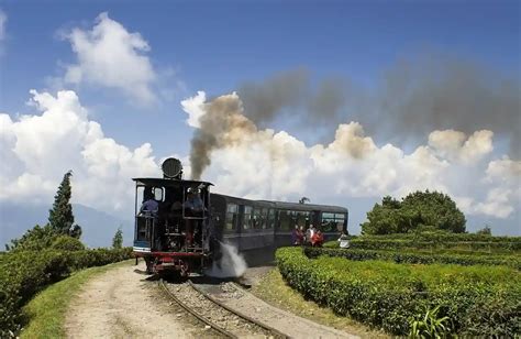 Batasia Loop (Darjeeling) - History, Memorial, How To Reach