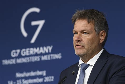 German economy minister: Ukraine says it needs 350 bln dollar for