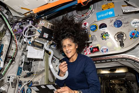 Astronaut Suni Williams Uses A HAM Radio And Talks To Stud Flickr