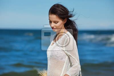 Fototapeta Piękna Młoda Dziewczyna Surfer kobieta w bikini z deska