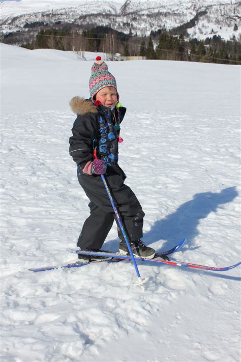 Gambar Salju Musim Dingin Snowshoe Peralatan Olahraga Olahraga