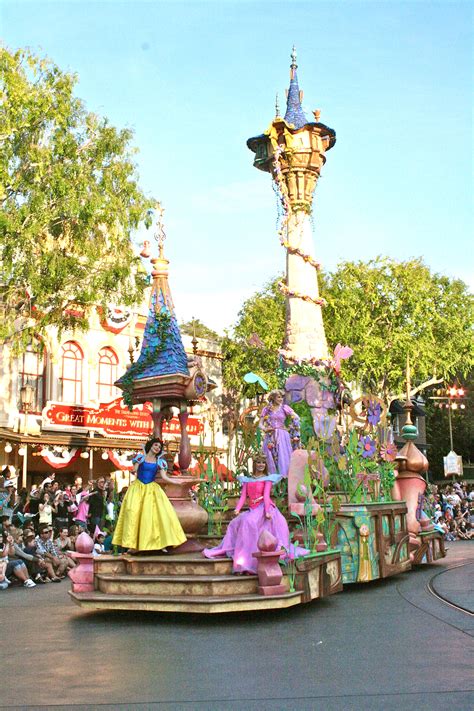 Disneyland Summer | Daytripping Mom