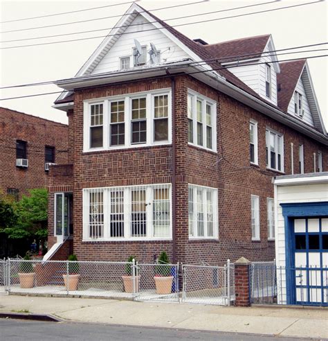 Wandering New York, A house in Elmhurst, Queens.