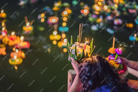 Premium Photo Loy Krathong Festival People Buy Flowers And Candle To