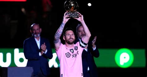 Lionel Messi Mostró Su Octavo Balón De Oro En Inter Miami Y Prometió “vamos A Seguir Ganando