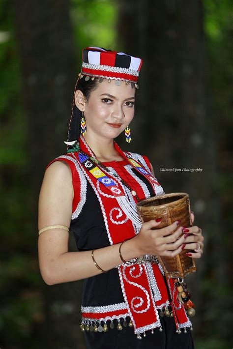 Pin By Aizatsofian On Sarawak Bidayuh Girl Borneo Traditional Costume