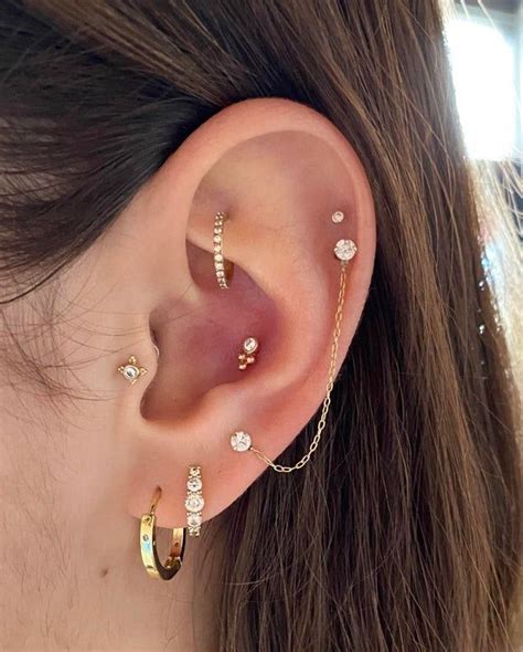 Pin De Em R A N D O M L Y Brincos Minimalistas Piercings De