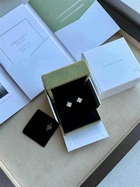 Пусеты Van Cleef & Arpels Sweet Alhambra - Оригинальные Швейцарские часы