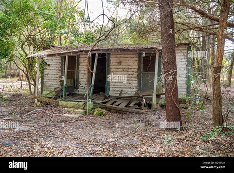 Abandoned run down house florida hi-res stock photography and images ...