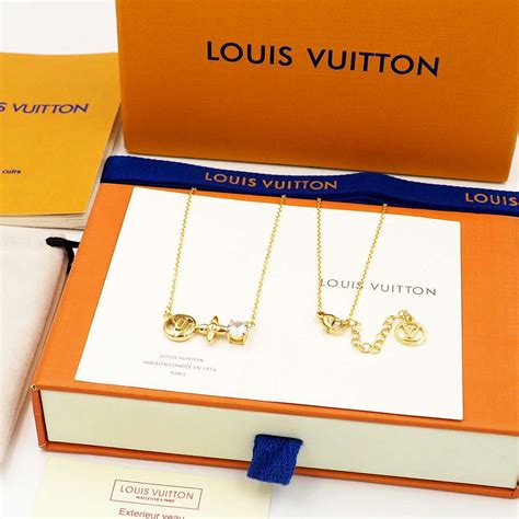 Louis Vuitton LV Circle Logo Necklace Gold For Women - Fernize